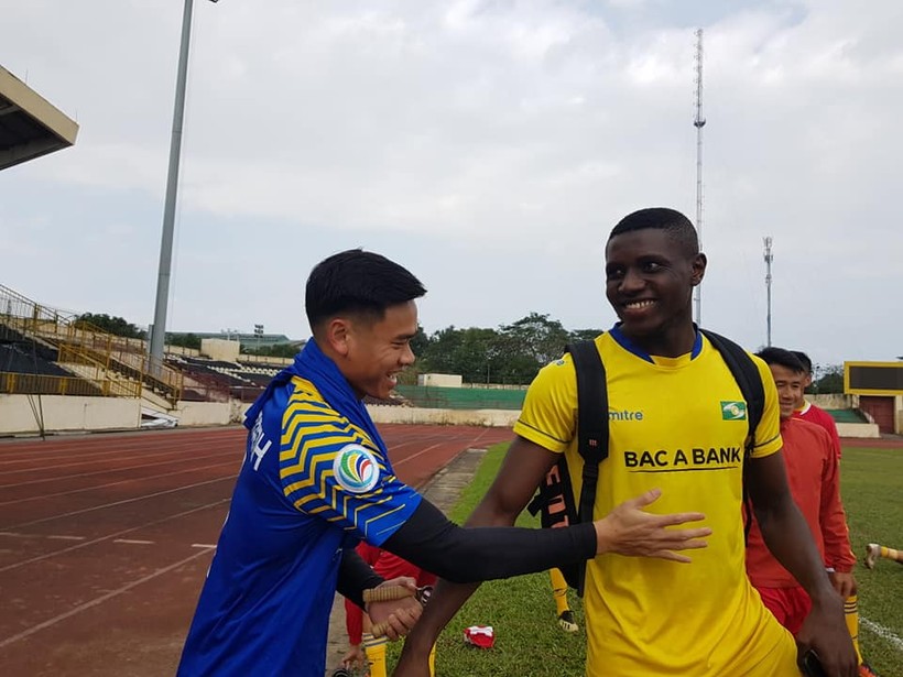 thì Olaha chủ yếu chỉ phát huy khi đá lùi như một tiền vệ hơn là trung phong. Ảnh VietTimes