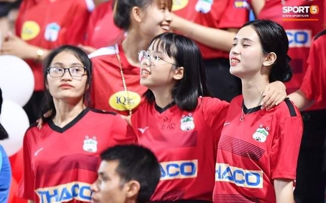 Sân Plei-ku: Khi “Khốn” gặp “khó” ảnh 1 CĐV HAGL đang có chuỗi 7 trận không được hưởng niềm vui chiến thắng. Ảnh VietTimes.