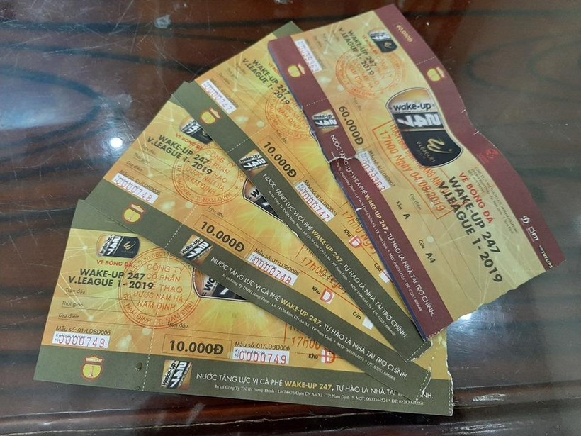 Sân Thiên Trường: Phe vé thì thắng, Nam Định thì hòa ảnh 1 Vé ở sân Thiên Trường đã khó, nhất là đá với các cầu thủ HAGL khiến cho sức hấp dẫn lại càng tăng. Ảnh Hội CĐV.