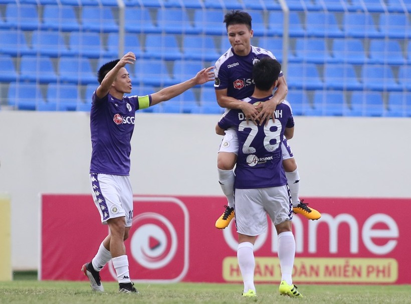 Vòng 21 V.League 2019: Khi nội binh lên ngôi ảnh 1 Quang Hải đã có siêu phẩm trên sân Hòa Xuân. Ảnh VPF.