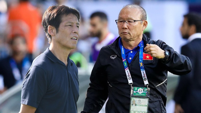 Cả 2 ông thầy đều tất bật chuẩn bị cho trận siêu kinh điển. Ảnh FAT.