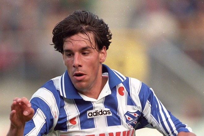 Khoác áo SC Heerenveen trong mùa giải 1997-1998 ra sân 31 trận, Van Nistelrooy đã chọc thủng lưới đối phương 13 lần. Ảnh CLB.