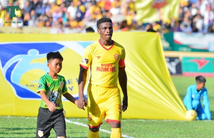 Hà Nội – Nam Định (6-1): mưa bàn thắng và pháo sáng khiến một cổ động viên phải cấp cứu ảnh 1 Có một thát vọng mang tên Lê Văn Phú. Ảnh NĐFC.