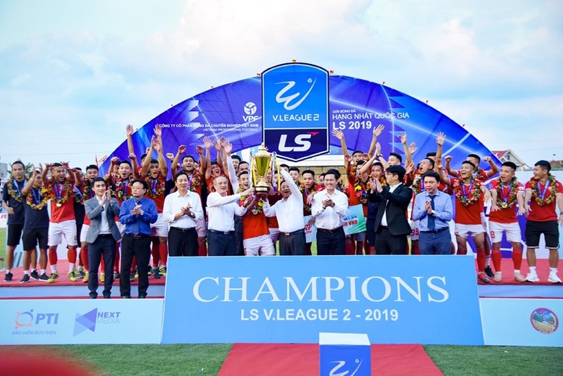 Đằng sau chức vô địch là nỗi lo. Ảnh SLFC.