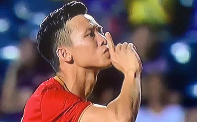 Ngoài phòng ngự, Quế Ngọc Hải còn làm tốt nhiệm vụ kiến tạo. Ảnh SLFC.