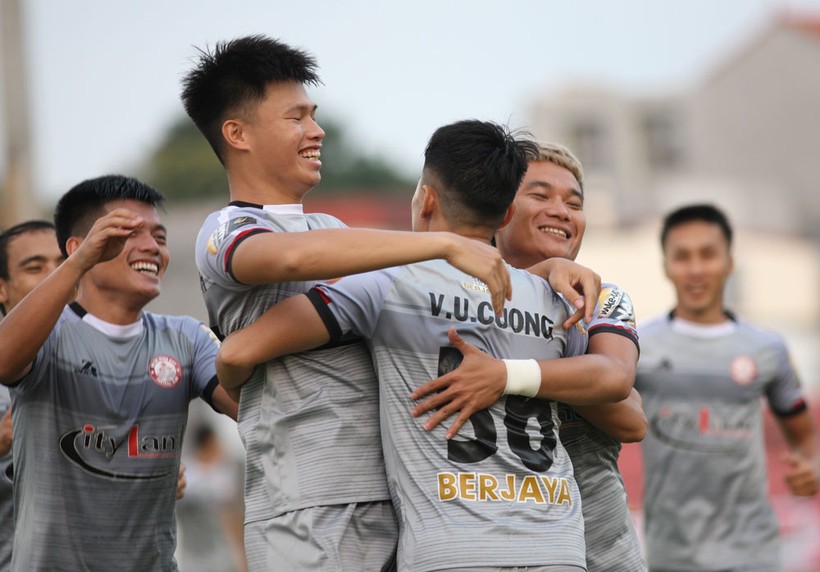 Phi Sơn và các cầu thủ TP.HCM đã sẵn sàng. Ảnh VPF