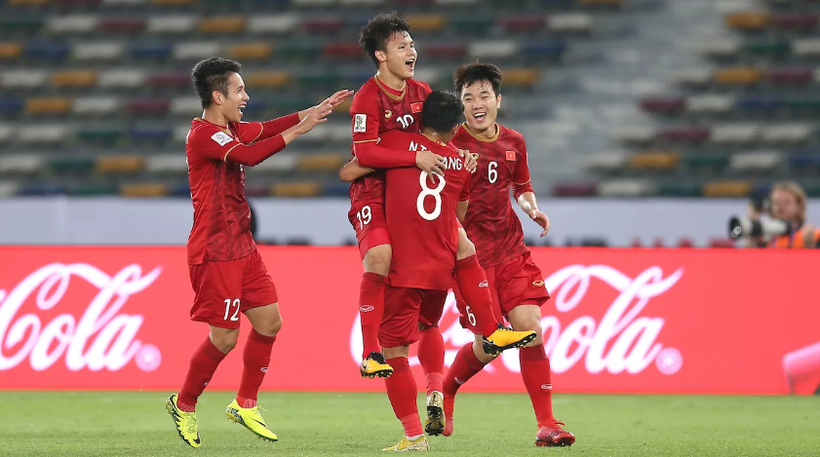 Đội tuyển Việt Nam dưới thời ông Park, bất cứ cầu thủ nào cũng có thể kiến tạo và ghi bàn. Bàn thắng có thể đến bất cứ lúc nào, bởi nền tảng thể lực của các cầu thủ được cải thiện đáng kể, đủ sức đeo bám đối thủ 90 phút. Ảnh FOX Đội tuyển Việt Nam dưới thời ông Park, bất cứ cầu thủ nào cũng có thể kiến tạo và ghi bàn. Bàn thắng có thể đến bất cứ lúc nào, bởi nền tảng thể lực của các cầu thủ được cải thiện đáng kể, đủ sức đeo bám đối thủ 90 phút. Ảnh FOX