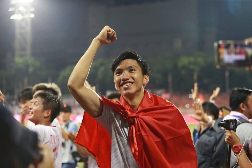 Quả bóng vàng 2019 khó rời đội bóng thủ đô ảnh 3 Dù không có mặt giai đoạn cuối V.Laegue 2019 nhưng Văn Hậu vẫn rất xuất sắc. Ảnh FBNV