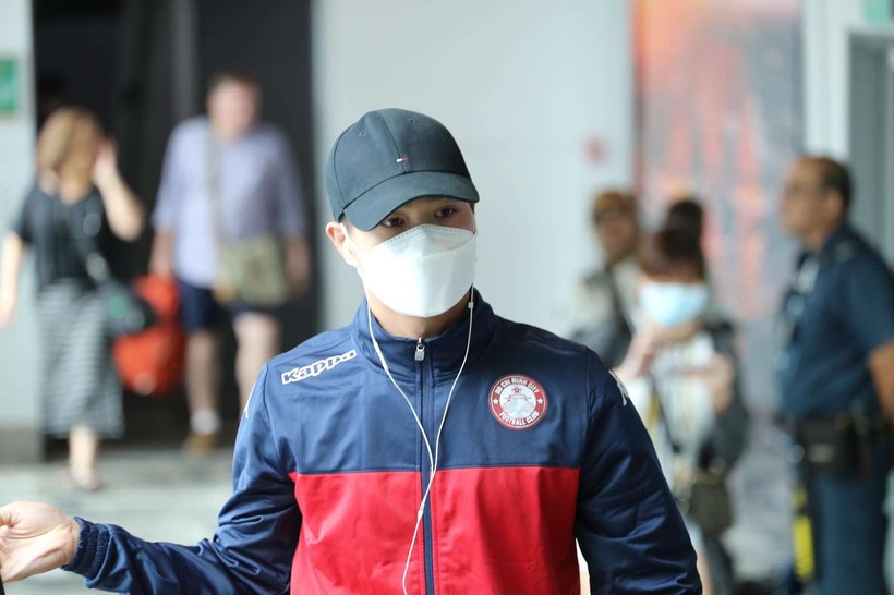 Công Phượng nhập cảnh Singapore đá AFC Cup. Ảnh CLB.TPHCM Công Phượng nhập cảnh Singapore đá AFC Cup. Ảnh CLB.TPHCM