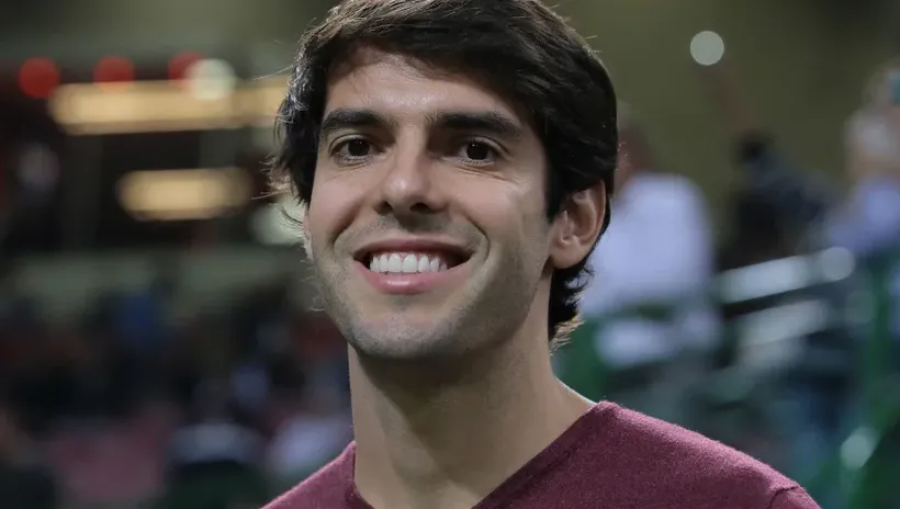 Khuôn mặt, nụ cười và dáng đi lịch lãm của anh đã hút hồn không biết bao quý bà nhưng anh lại là người đàn ông của gia đình. Ảnh AC Khuôn mặt, nụ cười và dáng đi lịch lãm của anh đã hút hồn không biết bao quý bà nhưng anh lại là người đàn ông của gia đình. Ảnh AC