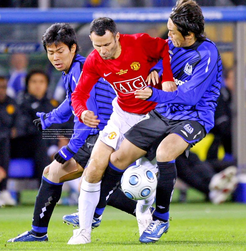 Năm 2014, anh nhận tiếp danh hiệu “Cầu thủ xuất sắc nhất J.League” cuối mùa giải. Ảnh AP Năm 2014, anh nhận tiếp danh hiệu “Cầu thủ xuất sắc nhất J.League” cuối mùa giải. Ảnh AP