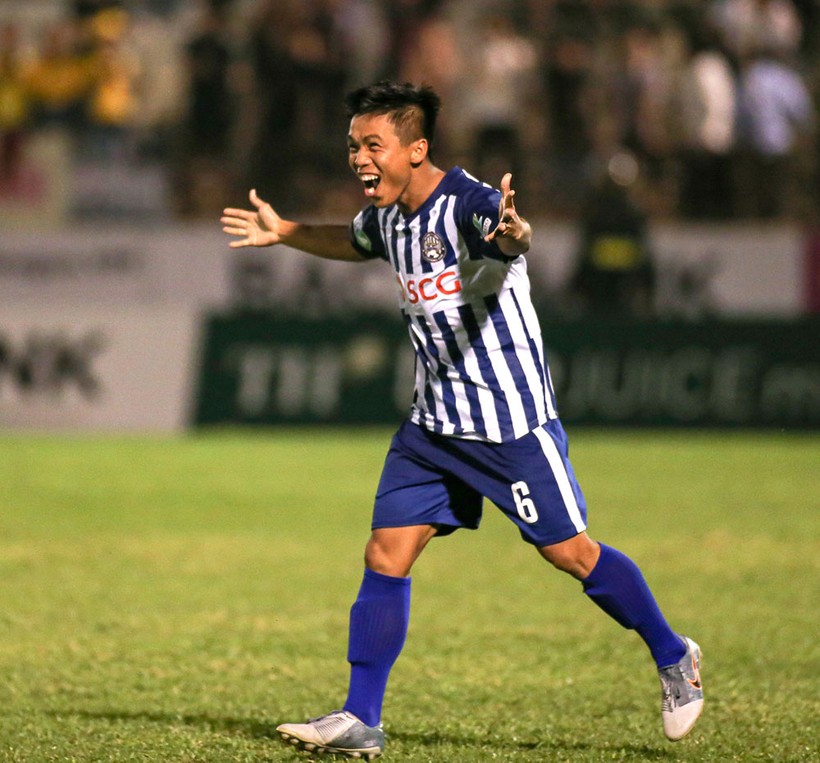 Mới tham gia bóng đá chuyên nghiệp năm đầu tiên nhưng Bà Rịa-Vũng Tàu đã có 2 trận thắng, trở thành “hiện tượng” của mùa giải này. Ảnh VPF Mới tham gia bóng đá chuyên nghiệp năm đầu tiên nhưng Bà Rịa-Vũng Tàu đã có 2 trận thắng, trở thành “hiện tượng” của mùa giải này. Ảnh VPF