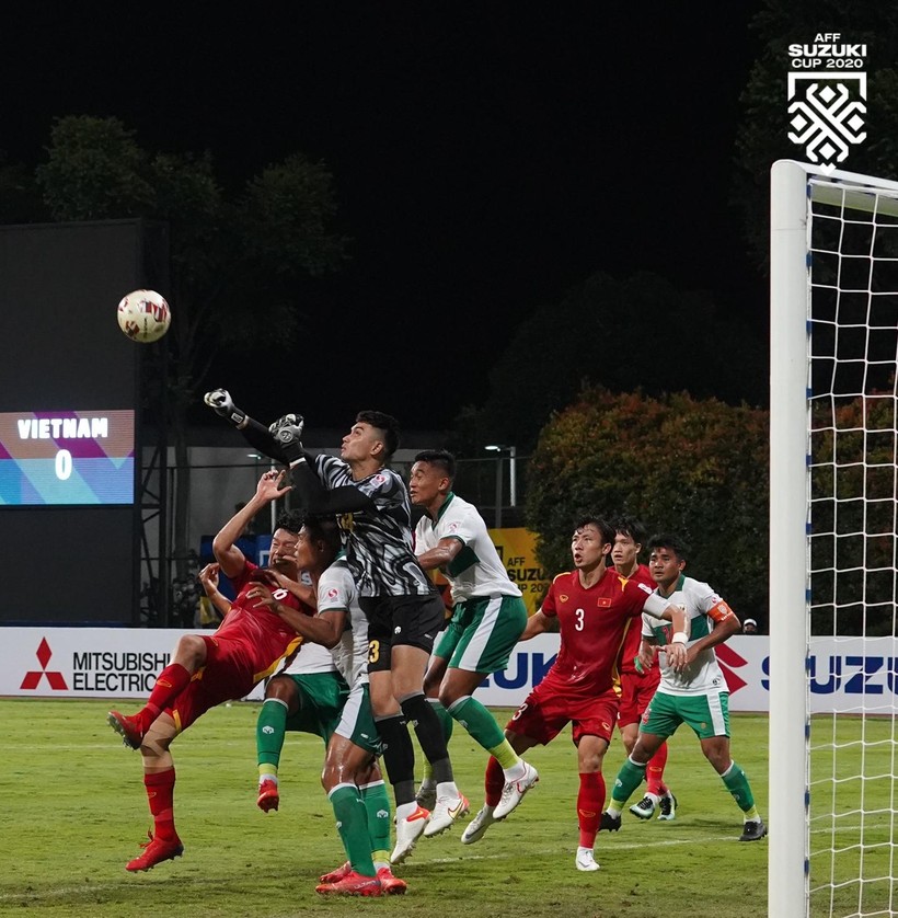 Phòng thủ số đông Indonesia đã có 1 điểm. Ảnh BTC.