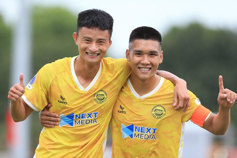 Tuổi trung bình của Hòa Bình FC là 21, còn rất trẻ. Ảnh HB