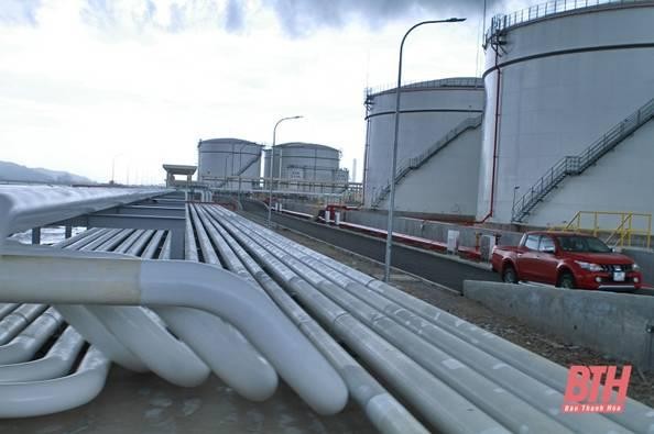 Hệ thống ống dẫn xăng dầu từ Tổng kho xăng dầu Anh Phát đấu nối với Liên hợp lọc hóa dầu Nghi Sơn