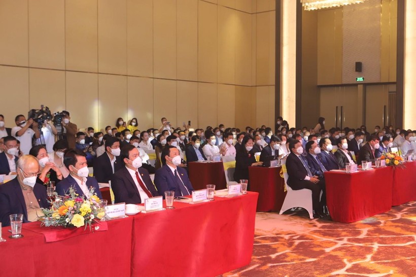 Các đại biểu dự lễ công bố biểu trưng du lịch Thanh Hóa Các đại biểu dự lễ công bố biểu trưng du lịch Thanh Hóa