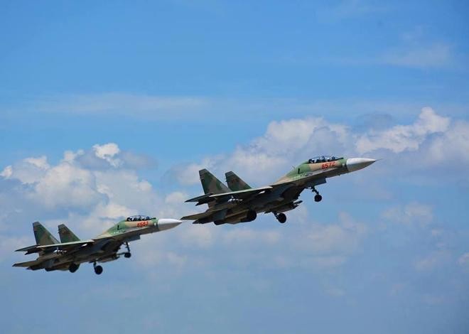 Máy bay Su 30MK2 luyện tập trên bầu trời Thanh Hóa