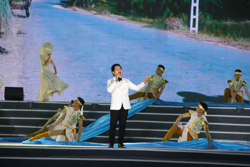 Ca sĩ Trọng Tấn với bài hát Đường về Thanh Hóa Ca sĩ Trọng Tấn với bài hát Đường về Thanh Hóa