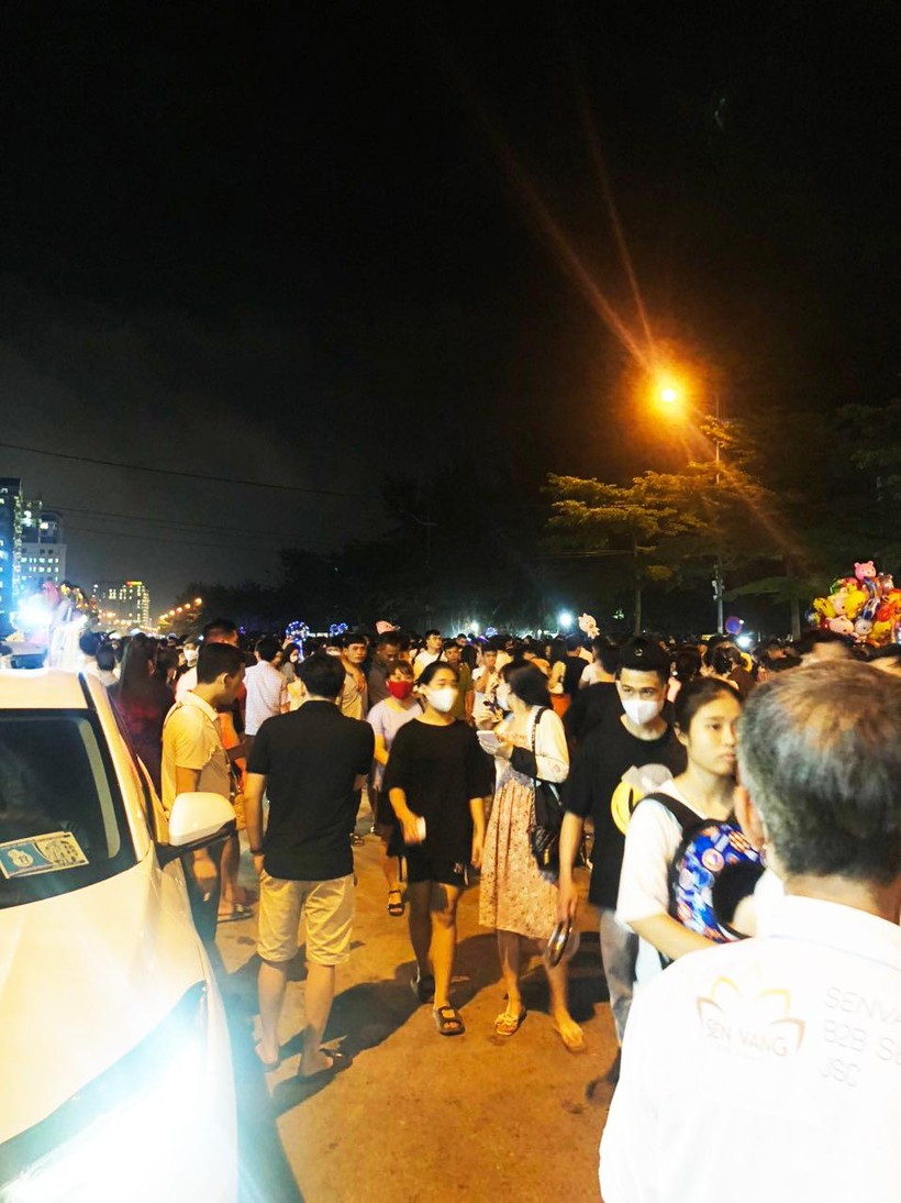 Các tuyến đường về Sầm Sơn đông nghẹt du khách Các tuyến đường về Sầm Sơn đông nghẹt du khách