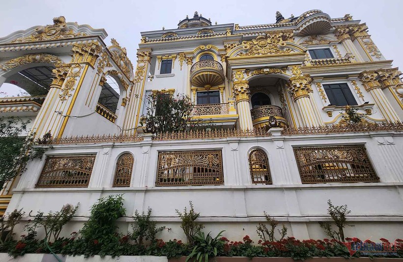 Hai toà lâu đài nằm sát nhau 2-8427.jpg