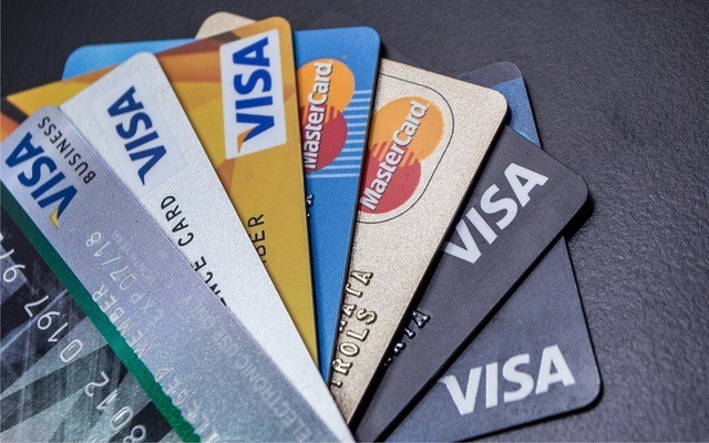 Việc mở thẻ tín dụng thời điểm 2013 được cho là rất đơn giản. eximbank-visa-9320.jpg