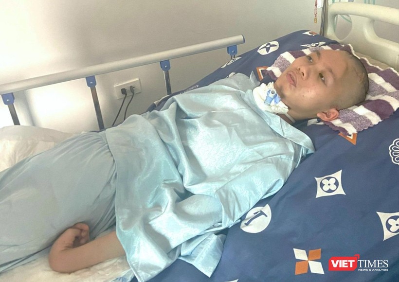 Sau tai nạn, chân tay Diệp Anh co quắp. Bác sĩ tiên lượng nữ sinh này khả năng phải sống thực vật. DA (2).jpg