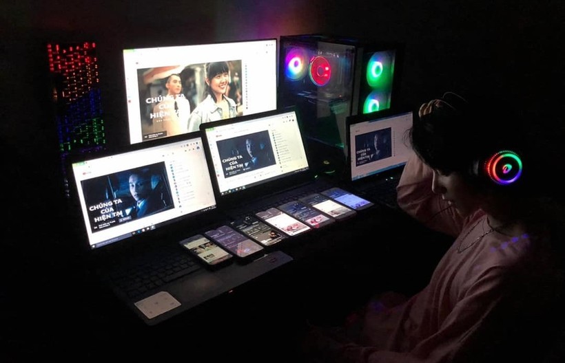 Lượt xem trên YouTube không phải chỉ số cho thấy sức hút của Sơn Tùng M-TP kém đi, có chăng là thế giới đã đổi khác. (Ảnh chụp fan cày view nhiều năm trước) 20425113075853611271979377097353.jpg