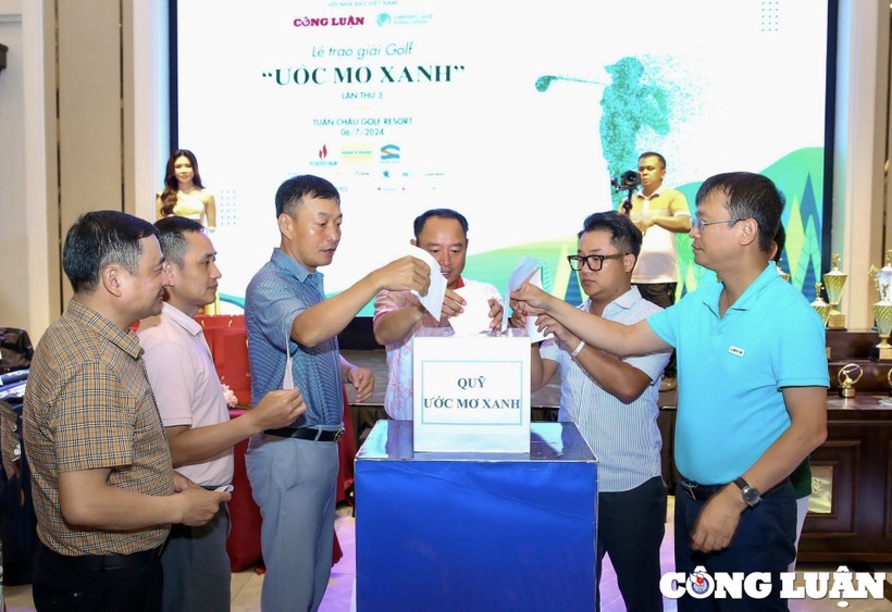 Các golfer ủng hộ Quỹ "Ước mơ xanh" Các golfer ủng hộ Quỹ "Ước mơ xanh"