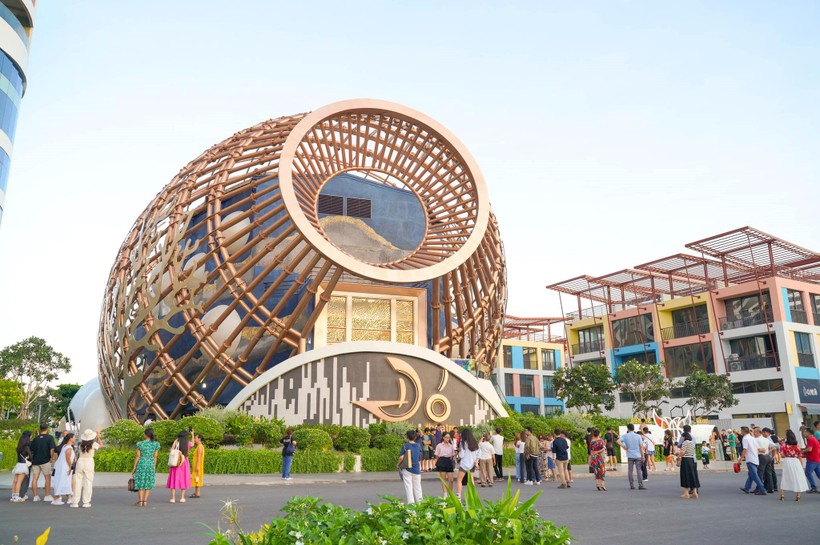 Nhà hát Đó là điểm “check -in” hấp dẫn và thu hút đông đảo tín đồ đam mê nghệ thuật với Rối Mơ - “show” nghệ thuật được bình chọn là “Top 1 must see in Nha Trang” 5 (1).jpg