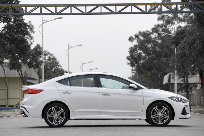 Hyundai Elantra Sport động cơ Turbo ra mắt khách hàng Việt, giá 729 triệu ảnh 7