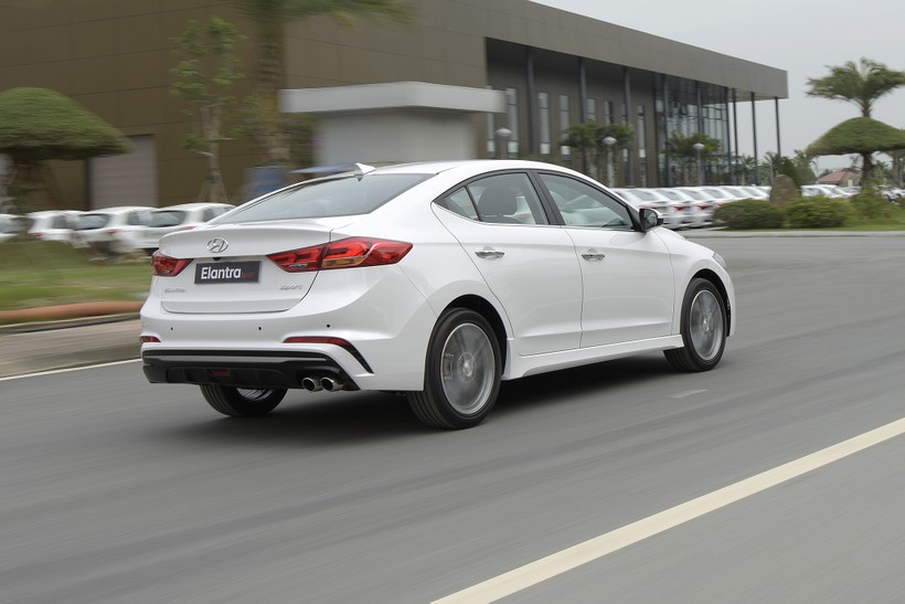 Hệ thống treo sau được thay đổi để mang lại cảm giác lái thể thao hơn cho Elantra Sport