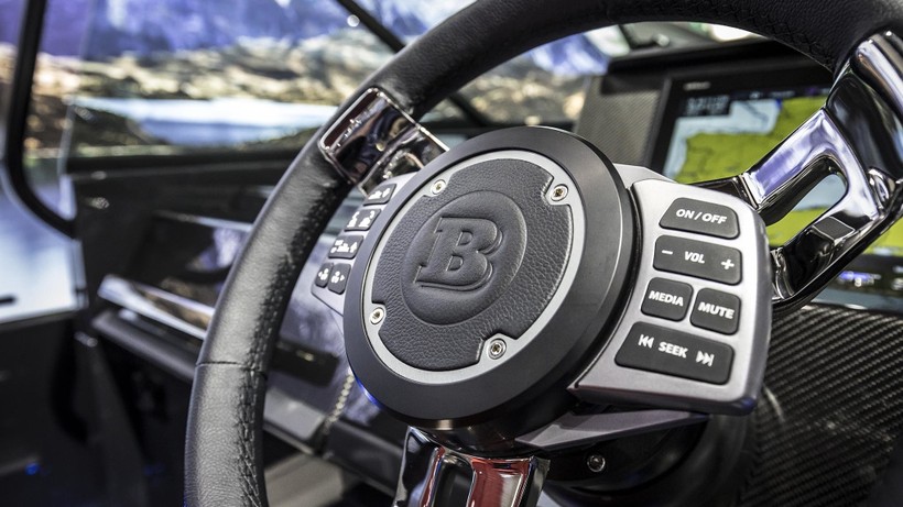 Brabus Shadow 800: Chiếc sedan thể thao trên biển ảnh 5