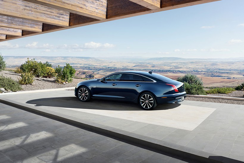 Kỷ niệm 50 năm dòng XJ, Jaguar ra mắt phiên bản đặc biệt XJ50  ảnh 4