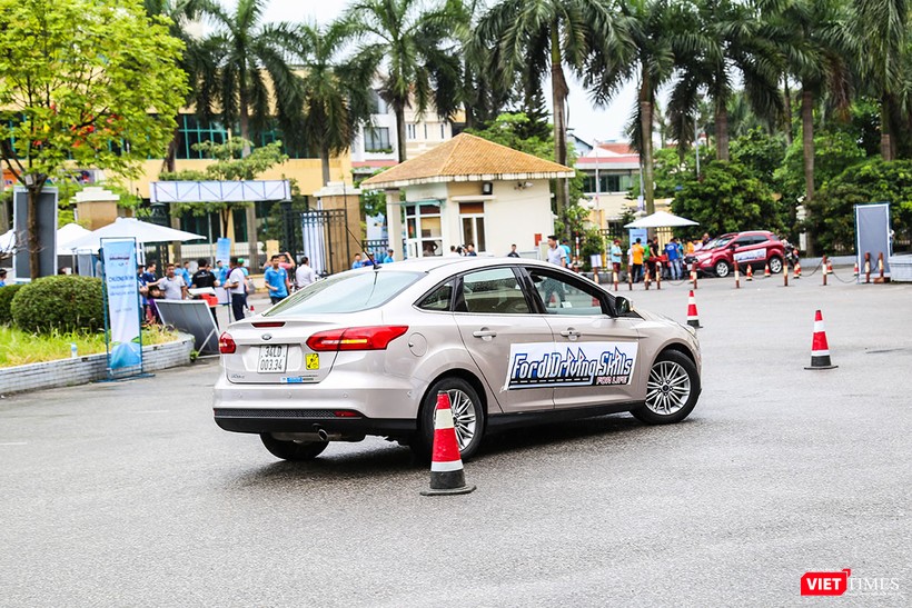 Các tình huống trong chương trình nhấn mạnh vào các điều kiện lái xe tiềm ẩn nhiều nguy cơ tai nạn.