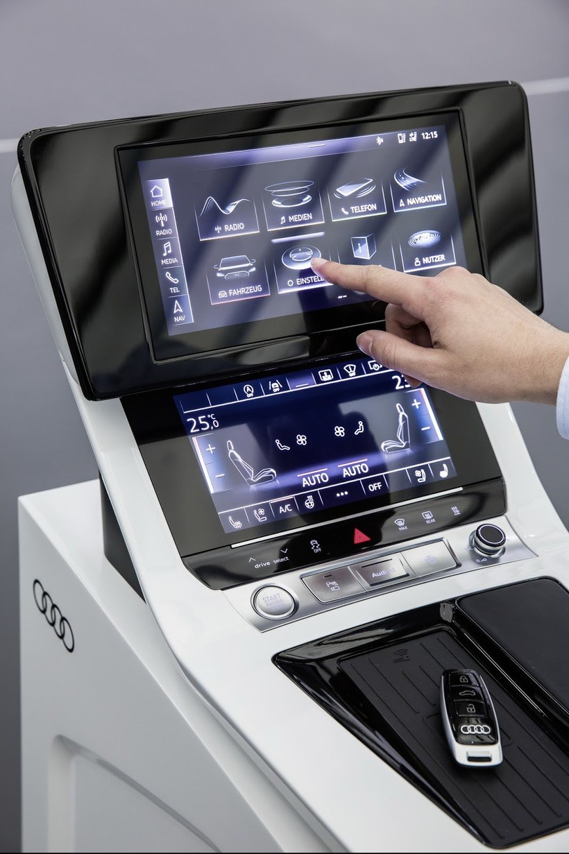 Bản mẫu thiết kế màn hình cảm ứng áp dụng cho toàn bộ hệ thống điều khiển trung tâm được Audi giời thiệu với người dùng (Ảnh:Audi)