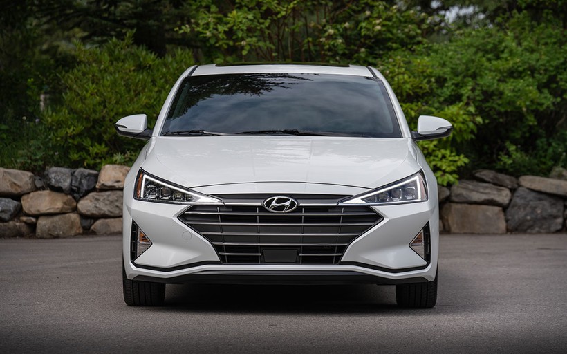 Hyundai Elantra 2019 sẽ bán ra tại Mỹ từ cuối năm nay. Giá bán chưa được công bố. Các đối thủ chính của chiếc sedan cỡ C là Toyota Corolla, Honda Civic, Kia Forte... Hyundai Elantra 2019 sẽ bán ra tại Mỹ từ cuối năm nay. Giá bán chưa được công bố. Các đối thủ chính của chiếc sedan cỡ C là Toyota Corolla, Honda Civic, Kia Forte...