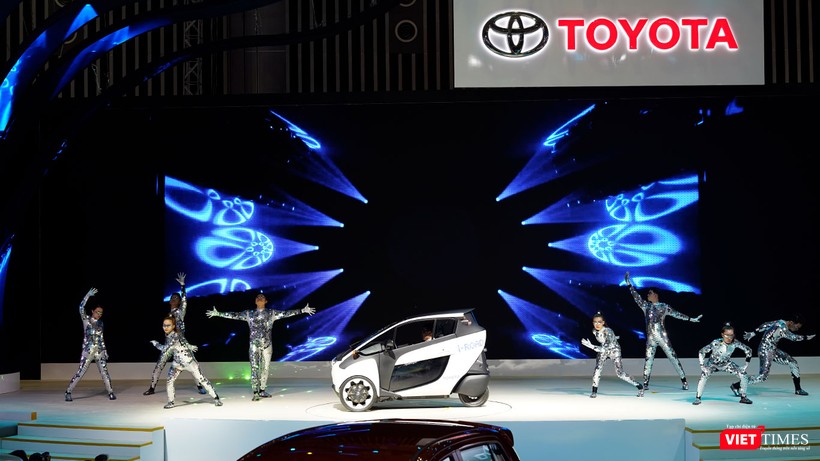 i-ROAD concept hứa hẹn sẽ là một phương tiện di chuyển đô thị của tương lai (Ảnh: Ngô Minh)