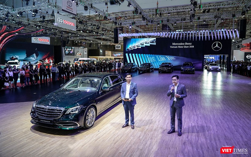 Mercedes-Maybach S560 4MATIC là nhân vật chính trên sân khấu toàn ngôi sao. (Ảnh: Ngô Minh) Mercedes-Maybach S560 4MATIC là nhân vật chính trên sân khấu toàn ngôi sao. (Ảnh: Ngô Minh)