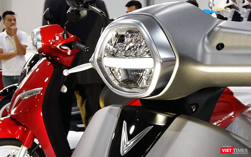 Cụm đèn pha Full LED là trang bị tiêu chuẩn trên phiên bản cao cấp.