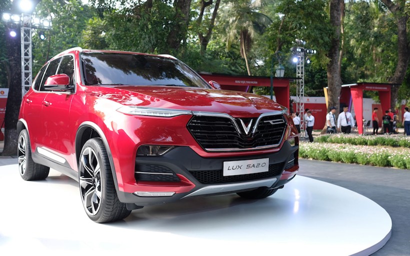 VinFast Lux SA 2.0 (SUV) có giá 1,136 tỷ đồng (chưa VAT)