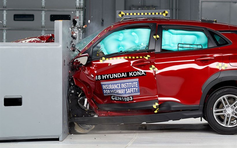Hyundai Kona từng bị IIHS đánh giá là có hệ thống chiếu sáng chưa đạt chuẩn "Tốt" nhưng cuối cùng chiếc xe này đã có kết quả tốt khi lọt vào danh sách Top Safety Pick+ 2019.