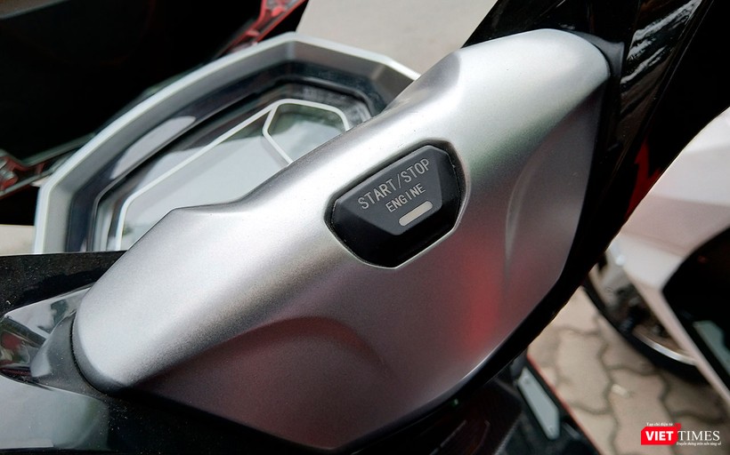 Nút bấm khởi động tương tự như trên các dòng xe cao cấp