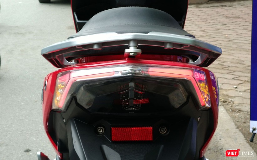 Cụm đèn hậu cũng được trang bị bộ đèn FullLED