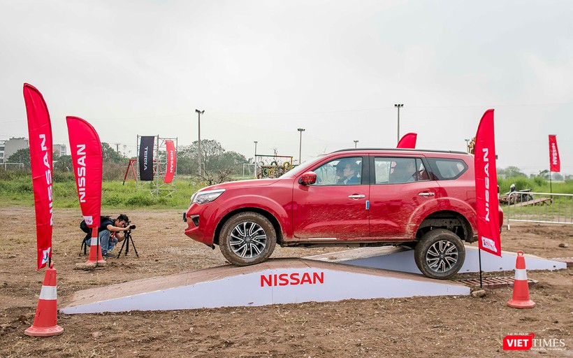 Bài thử này còn cho thấy khả năng vững chắc của hệ thống khung gầm và khả năng cung cấp độ êm ái của hệ thống giảm xóc. Bài thử này còn cho thấy khả năng vững chắc của hệ thống khung gầm và khả năng cung cấp độ êm ái của hệ thống giảm xóc.