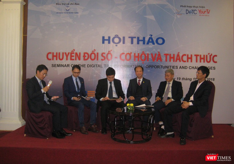 Các diễn giả trong phần giao lưu tại hội thảo