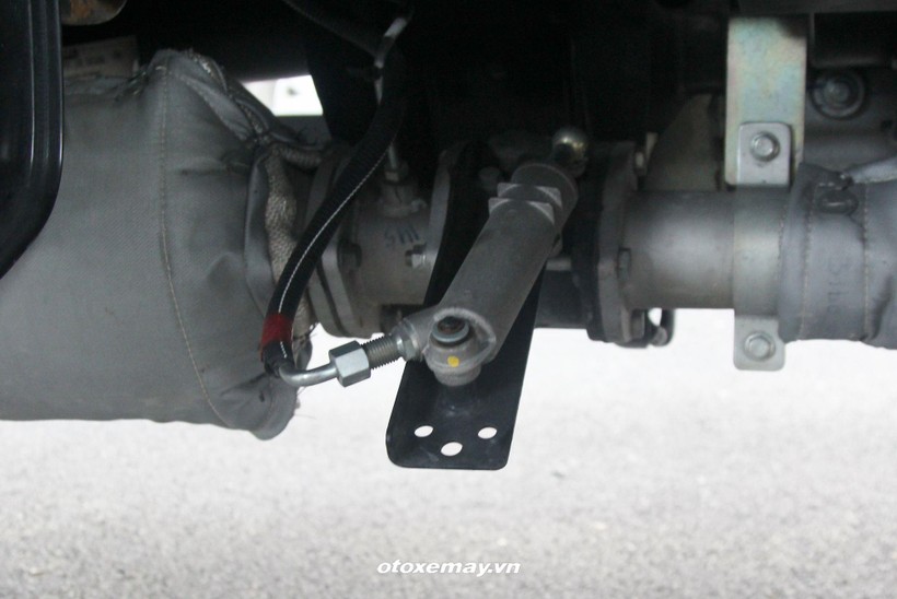 Lái xe an toàn hơn nhờ hệ thống phanh khí xả kết hợp phanh ABS duy trì thân xe tải dài giảm hiện tượng “vẩy đuôi cá” khi phanh gấp trên đường trơn