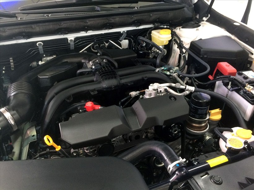 Cận cảnh khối động cơ Boxer nằm ngang gắn liền với tên tuổi của Subaru. Ảnh:Tr. N