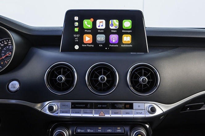Apple CarPlay giúp kết nối điện thoại iPhone với ôtô Apple CarPlay giúp kết nối điện thoại iPhone với ôtô