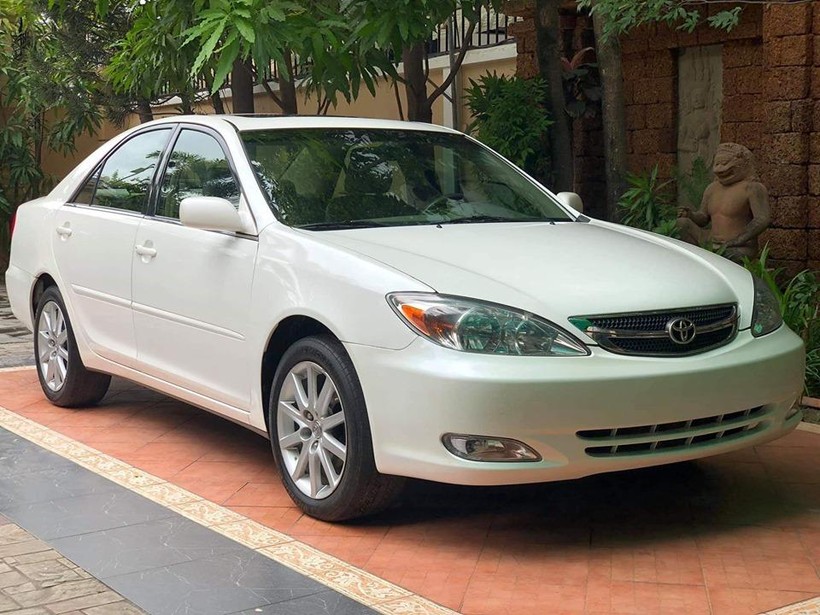 Toyota Camry 2004 giá thị trường xe cũ từ 300-450 triệu đồng. (Ảnh mang tính minh họa)