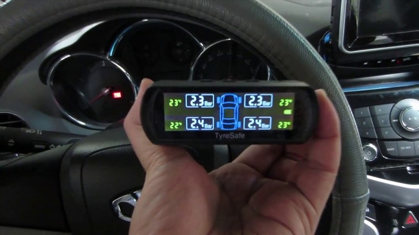 Tài xế sẽ kịp thời phát hiện khi lốp bị dính đinh hay có hiện tượng bất thường. Ảnh BD